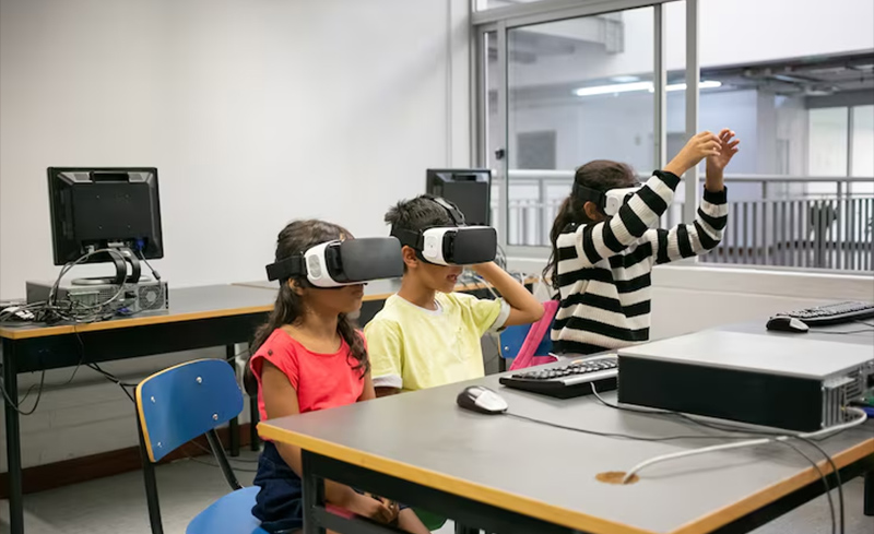 Smart VR headset charging cabinet for unified VR device management in education and training